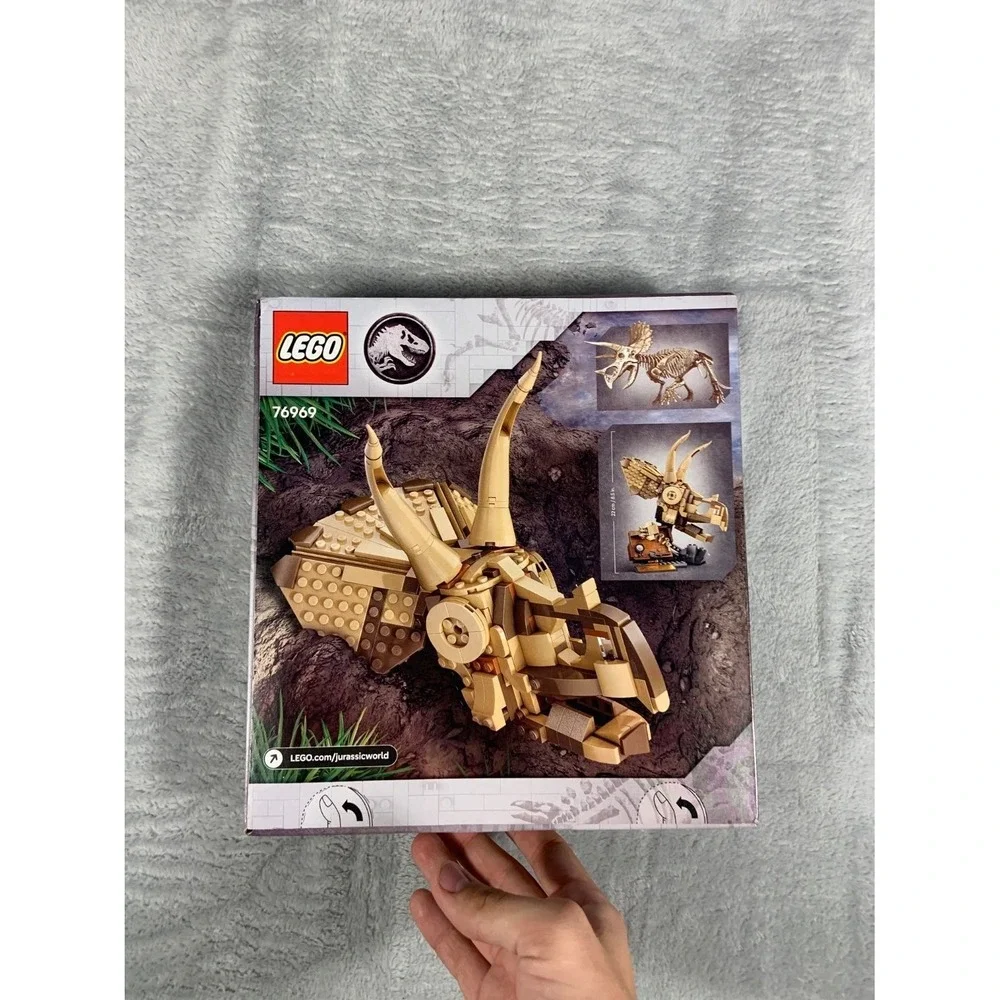 Lego 76969 Complete Set 468 Pieces Tan Plastic Includes Information Plaque - Picture 4 of 7